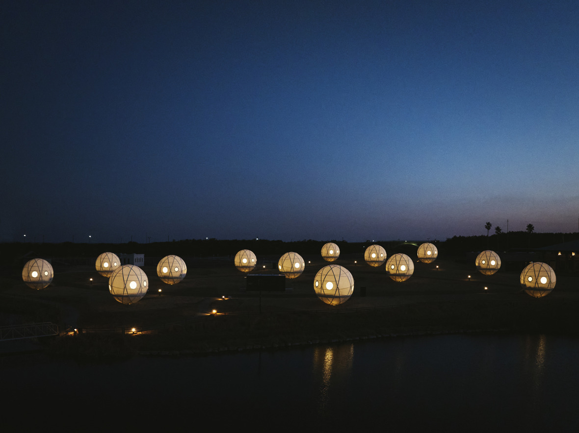 球体テント ライトアップ