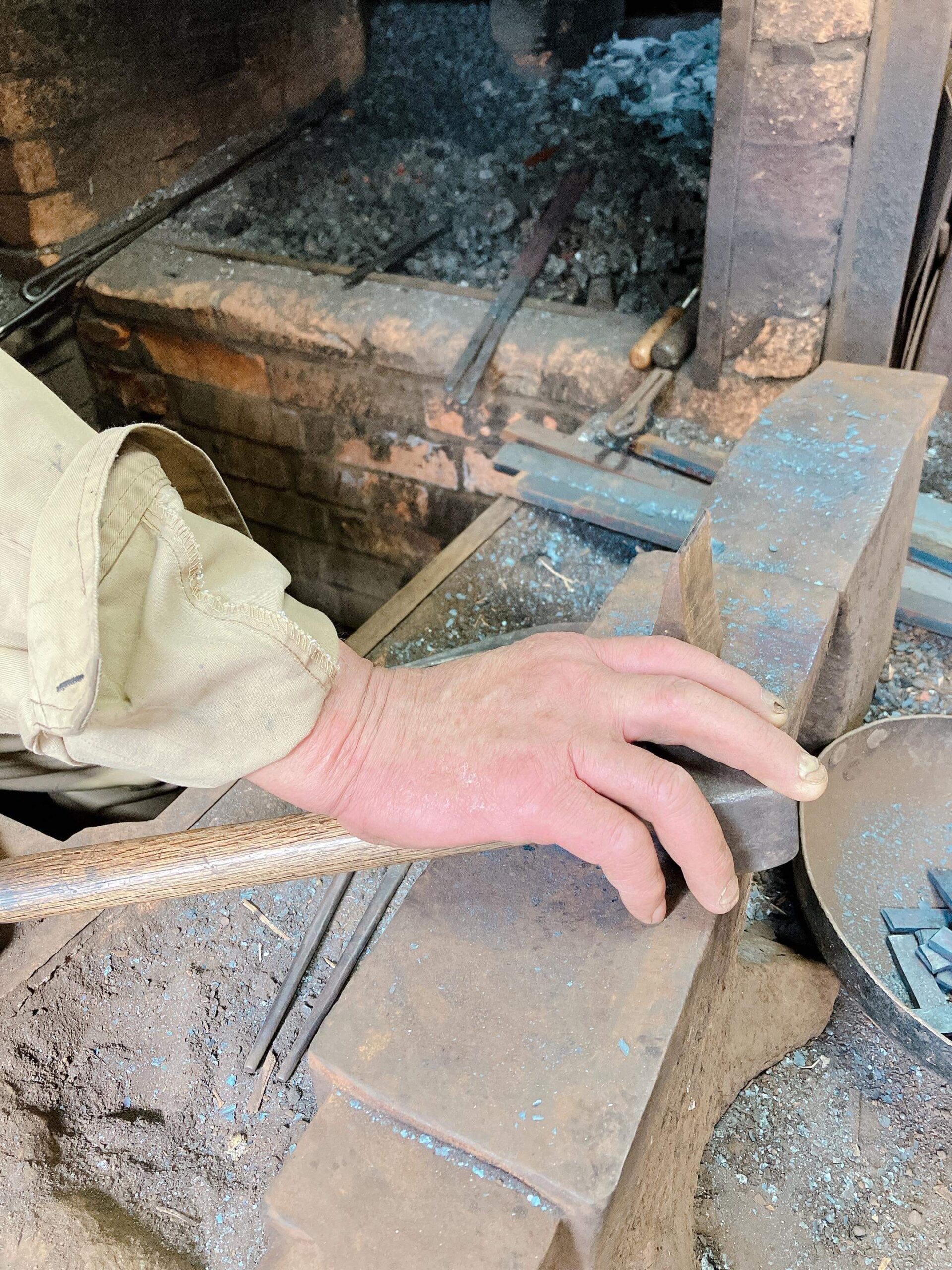 指の爪は全部熱と衝撃で割れています