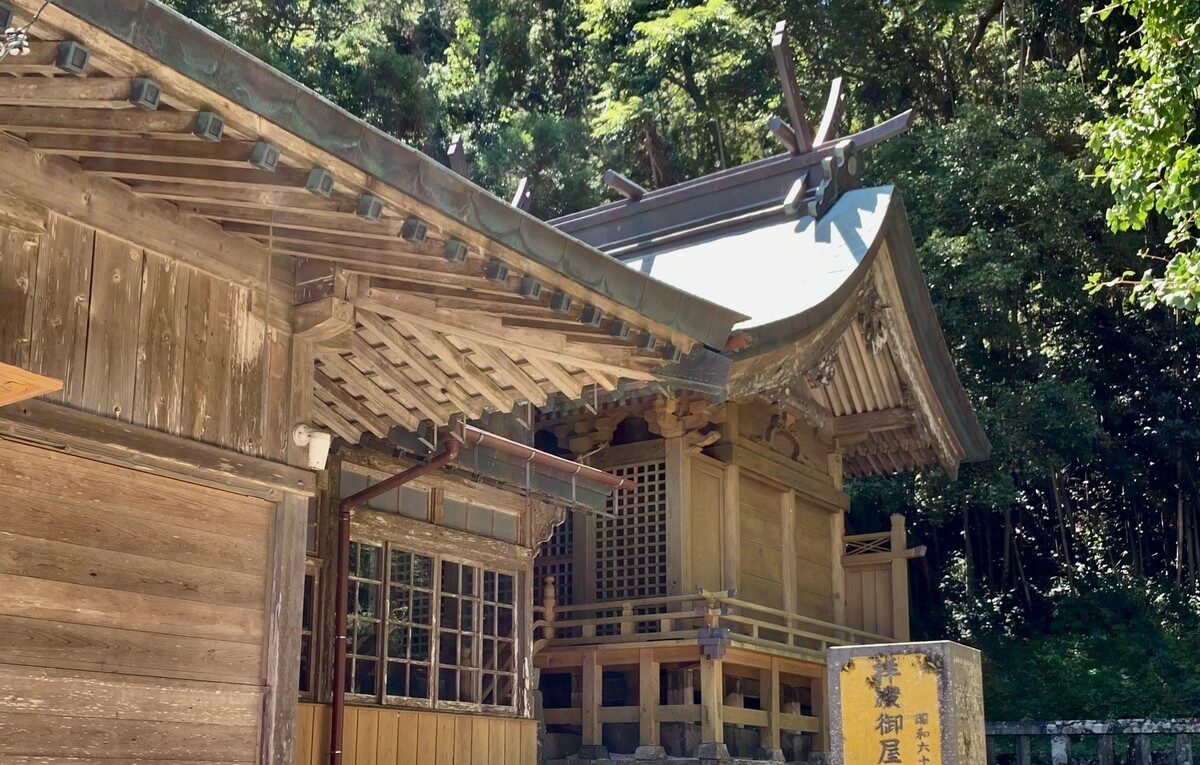白沙八幡神社本殿