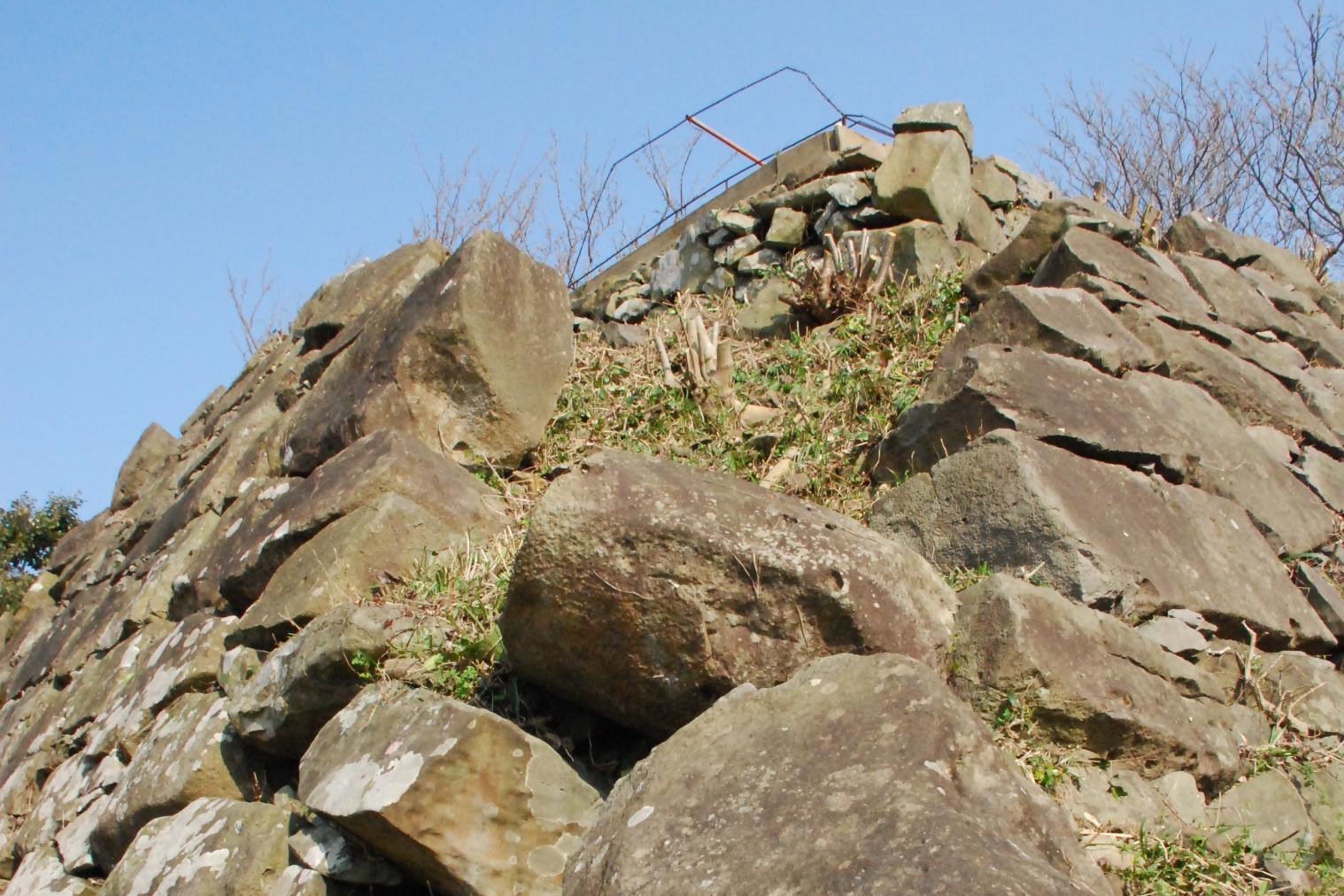 破却された石垣