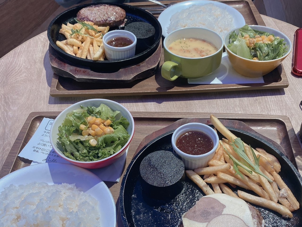 レストラン「レイリー」