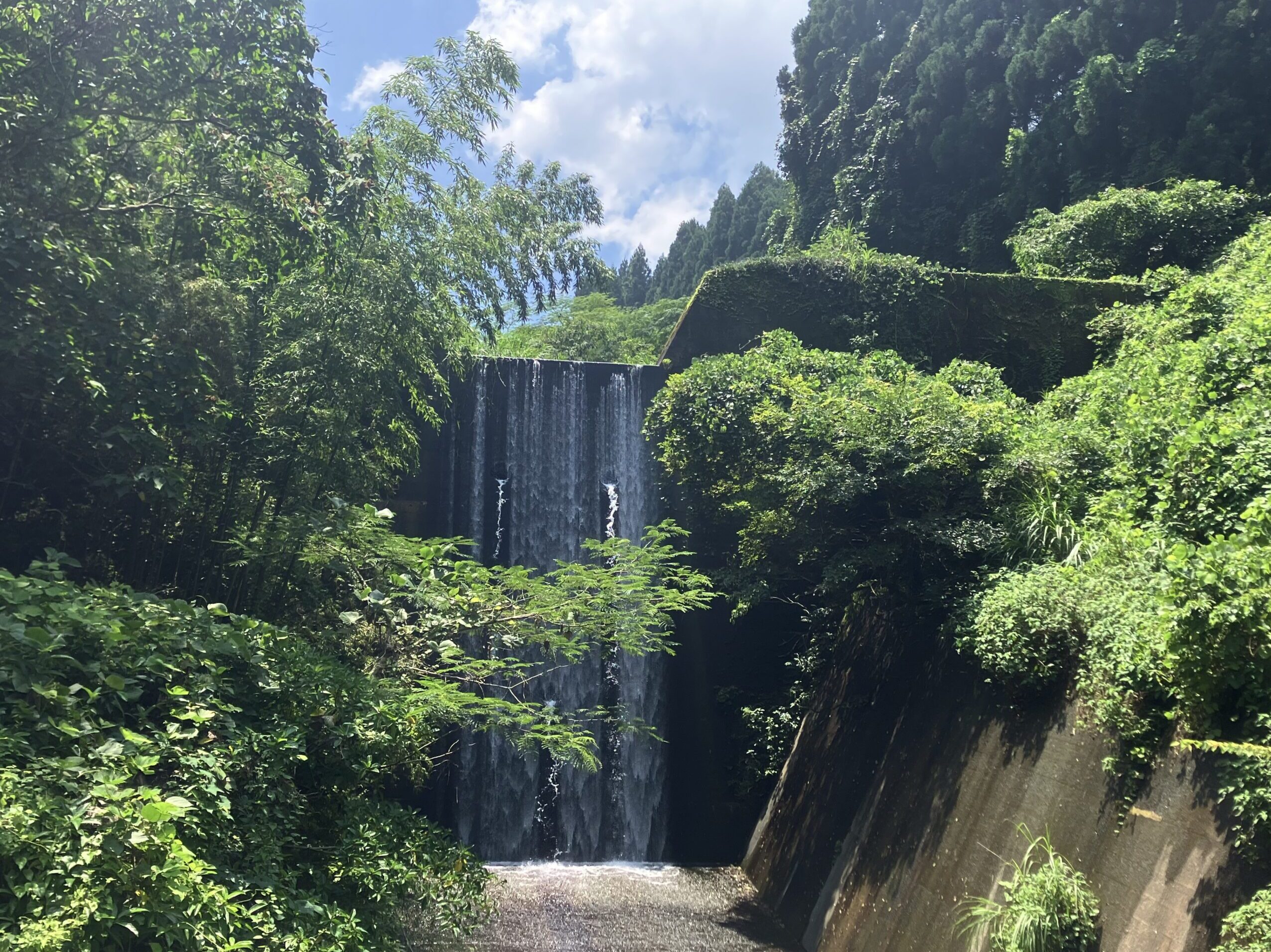 棚田近くの砂防堰堤