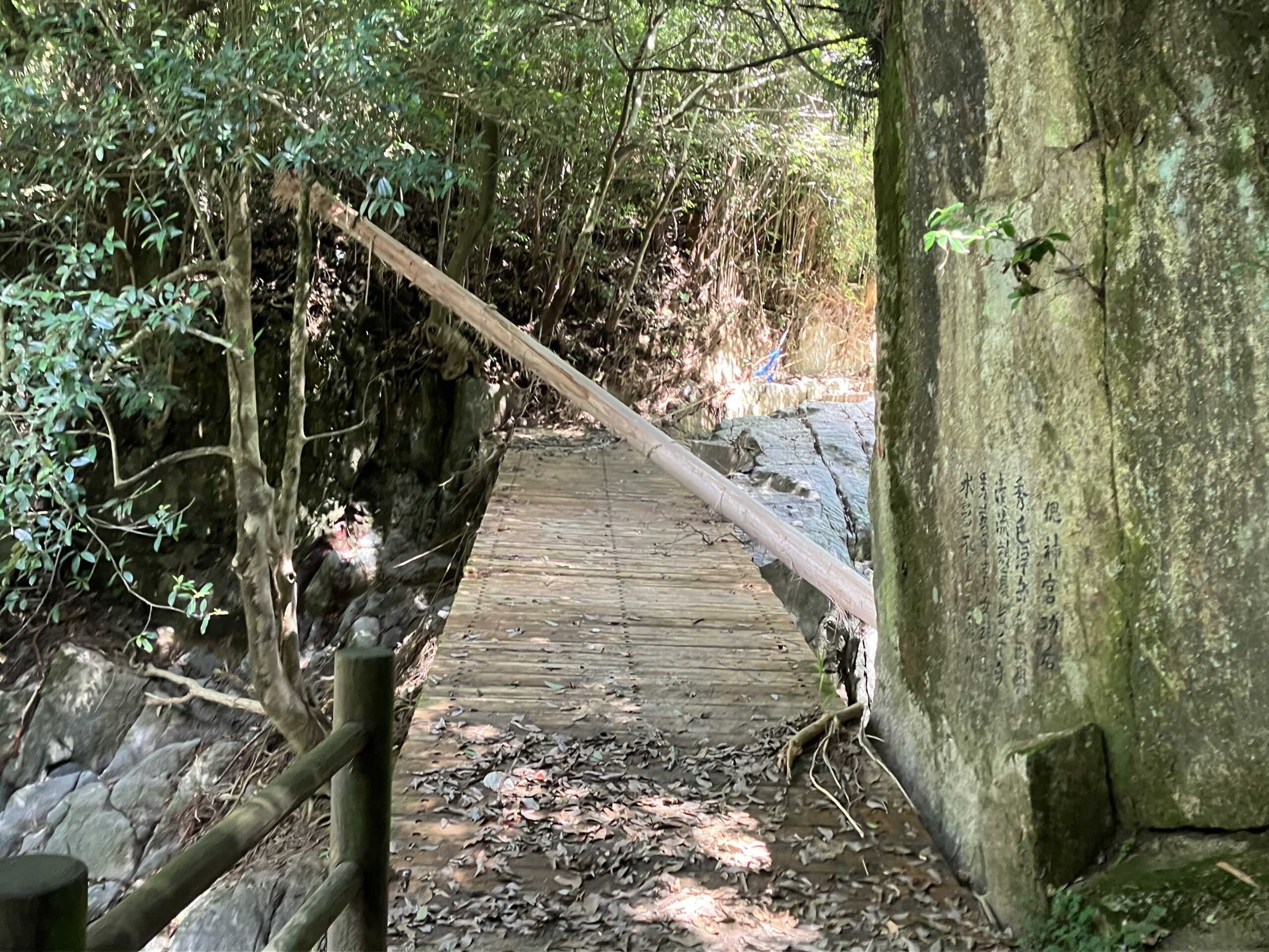 白竜の滝に架かる橋