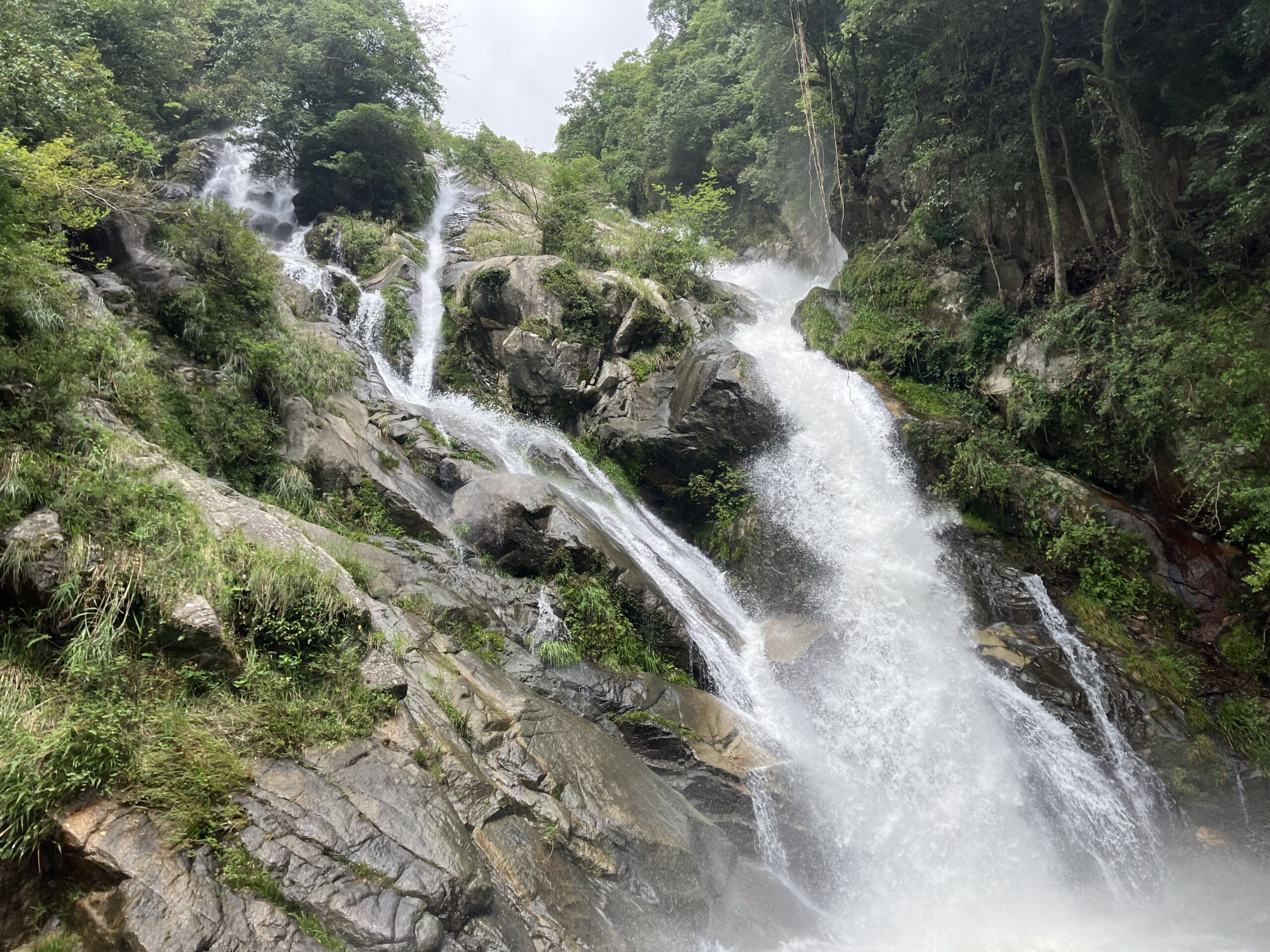 １番近い橋（滝壺）から