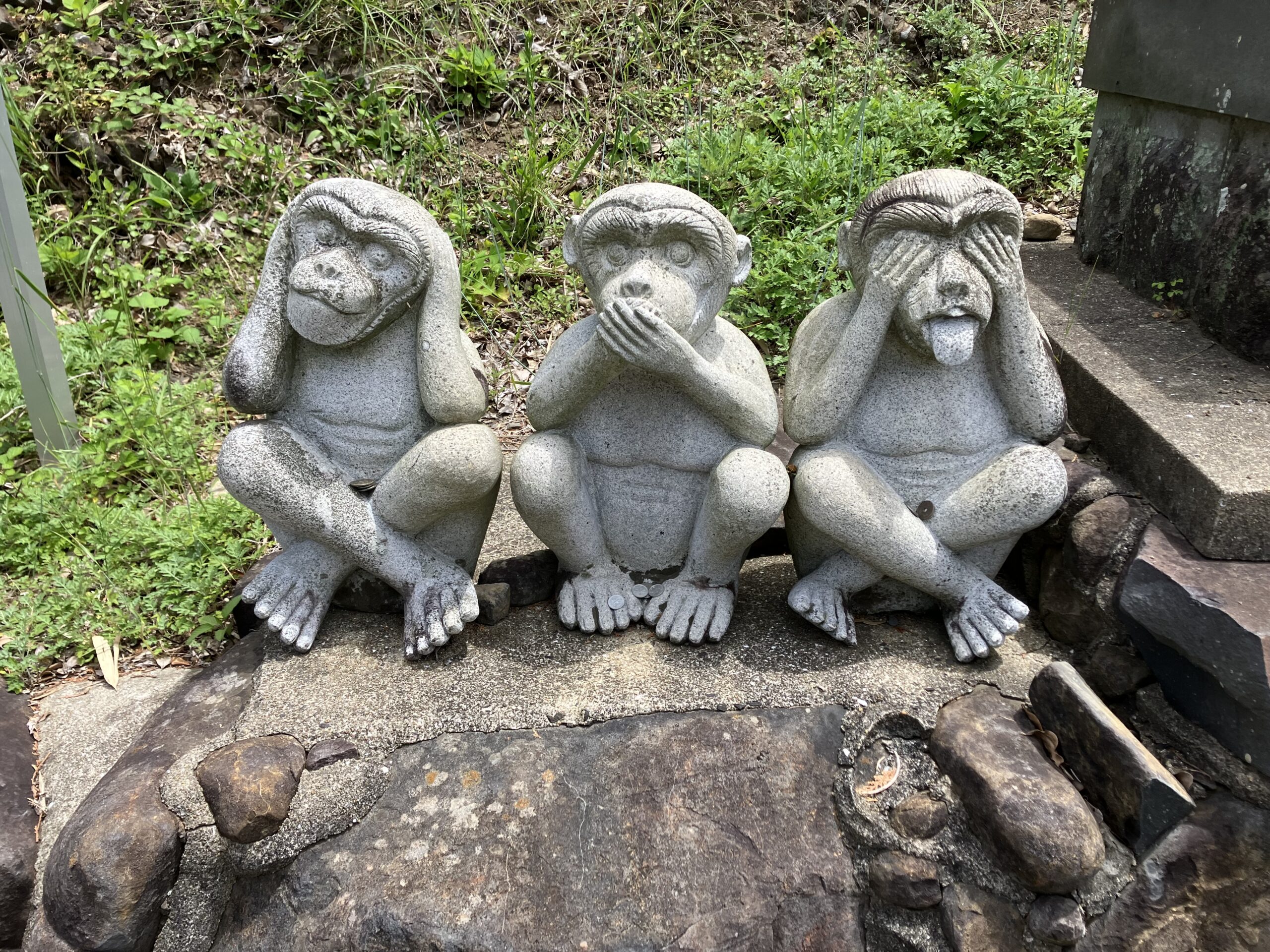 男嶽神社の見ざる聞かざる言わざる