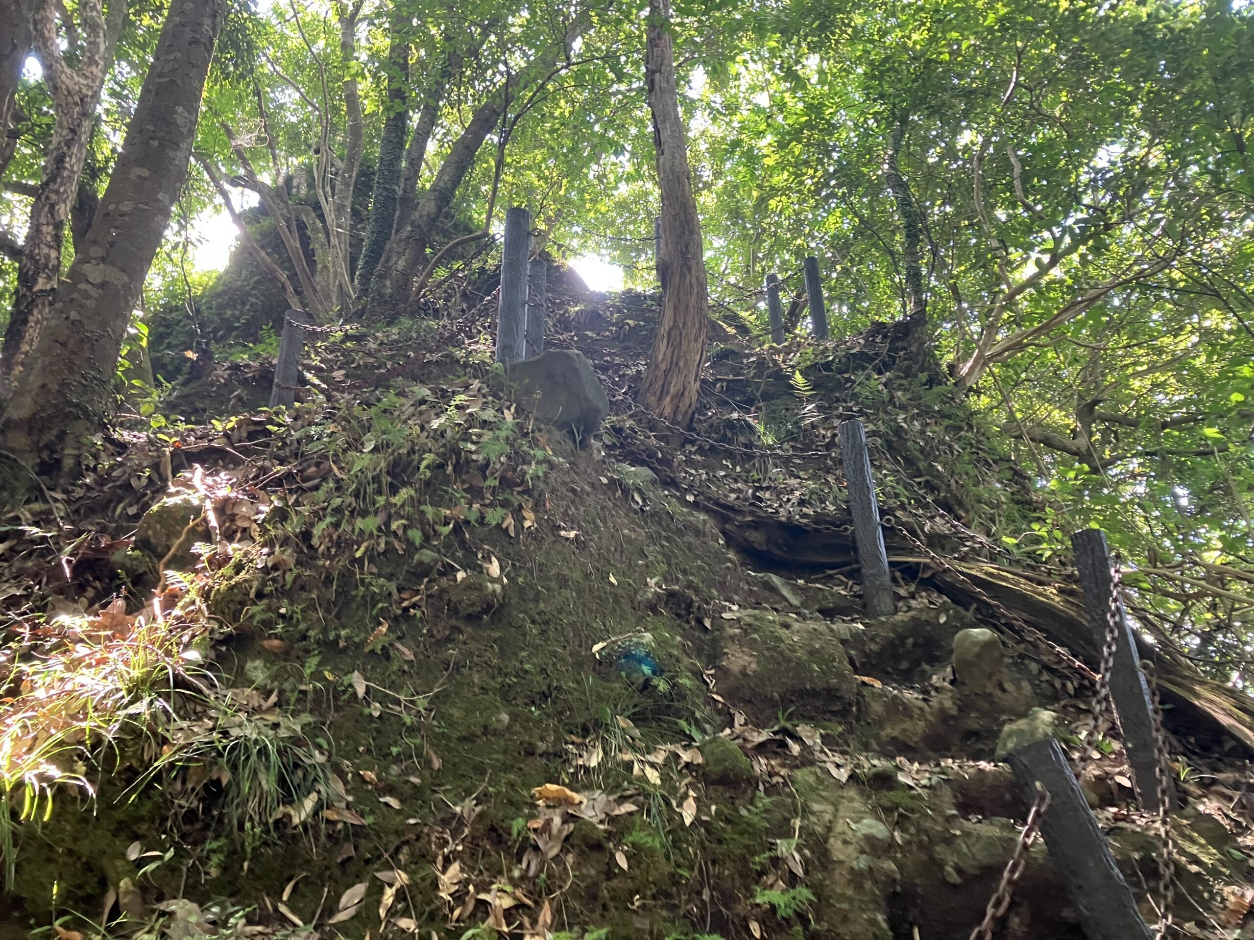 座禅岩へと続く急階段