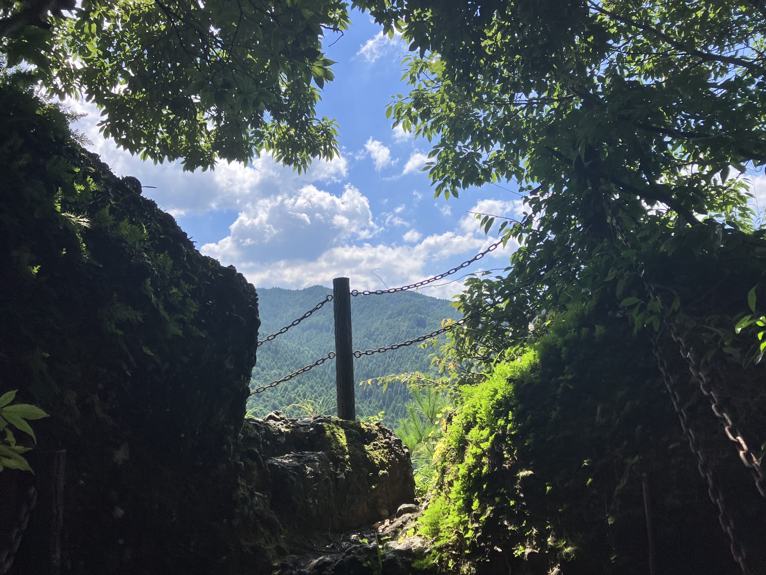 座禅岩へと続く急階段