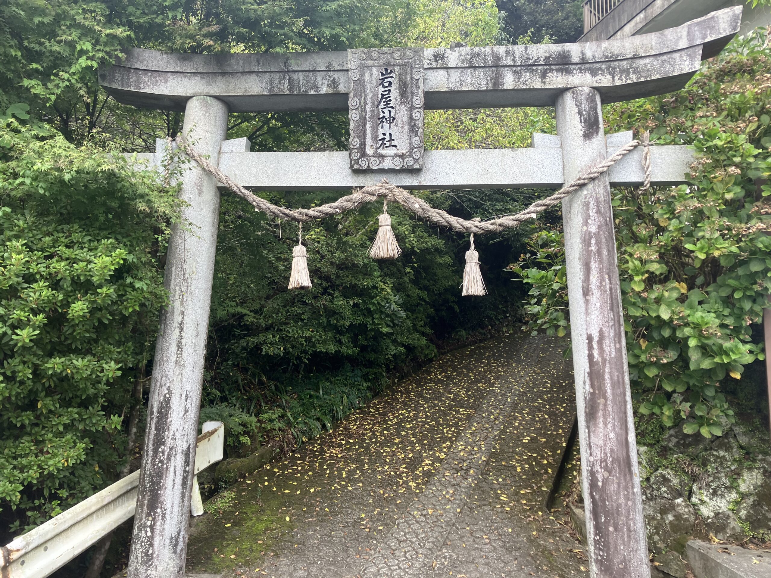 福岡県 朝倉の最強パワースポット 岩屋神社・絶景棚田 を観光 - 福博ツアー | 福岡・博多や糸島、志賀島、壱岐の旅ならおまかせください