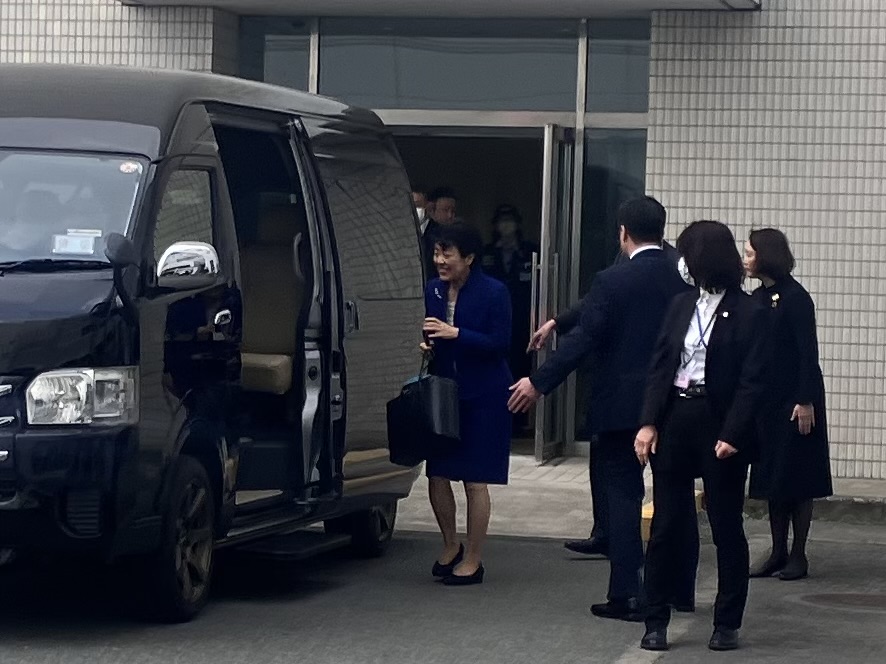 有村総務会長送迎