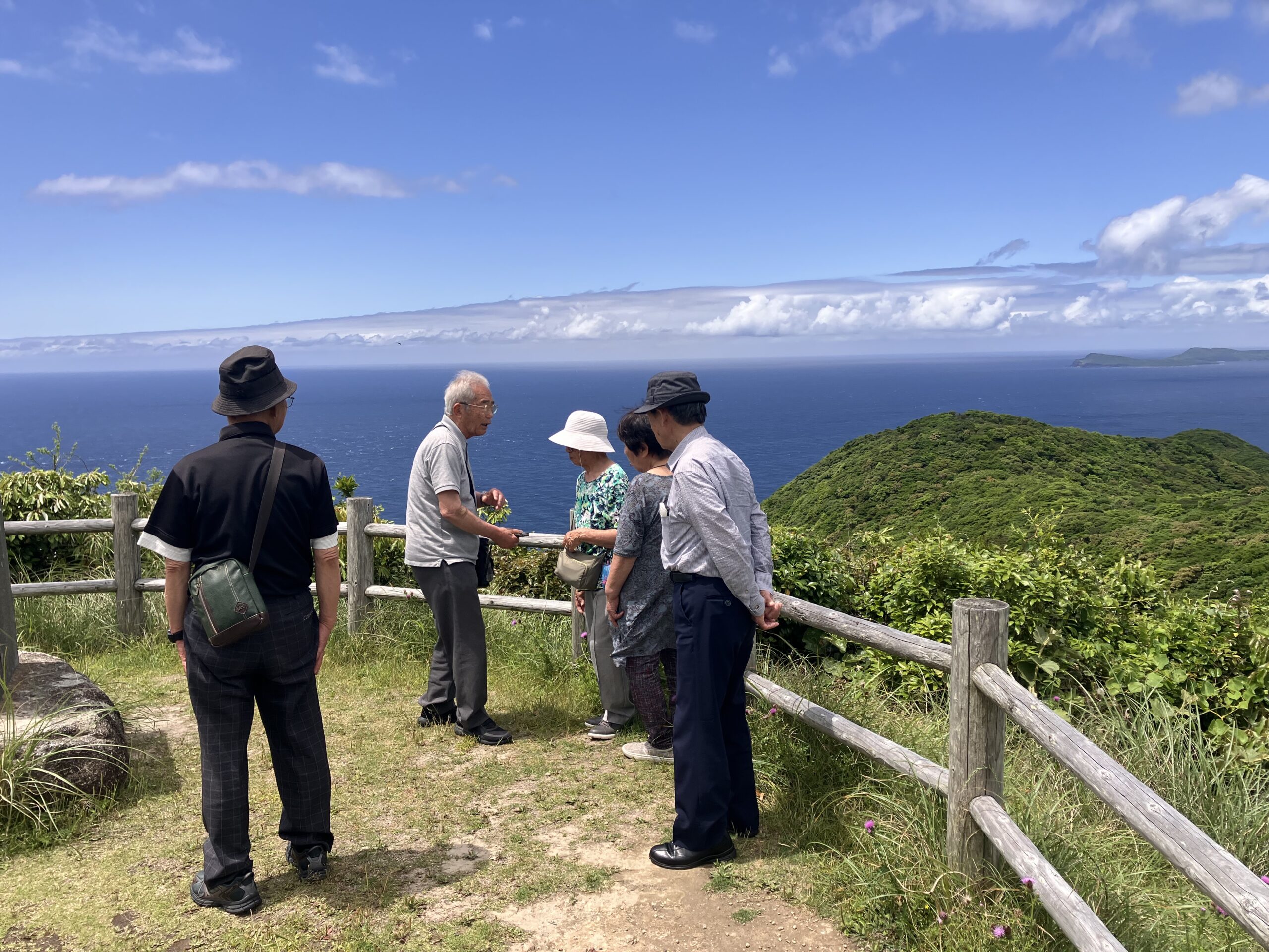 大瀬崎灯台のある大瀬山山頂展望台