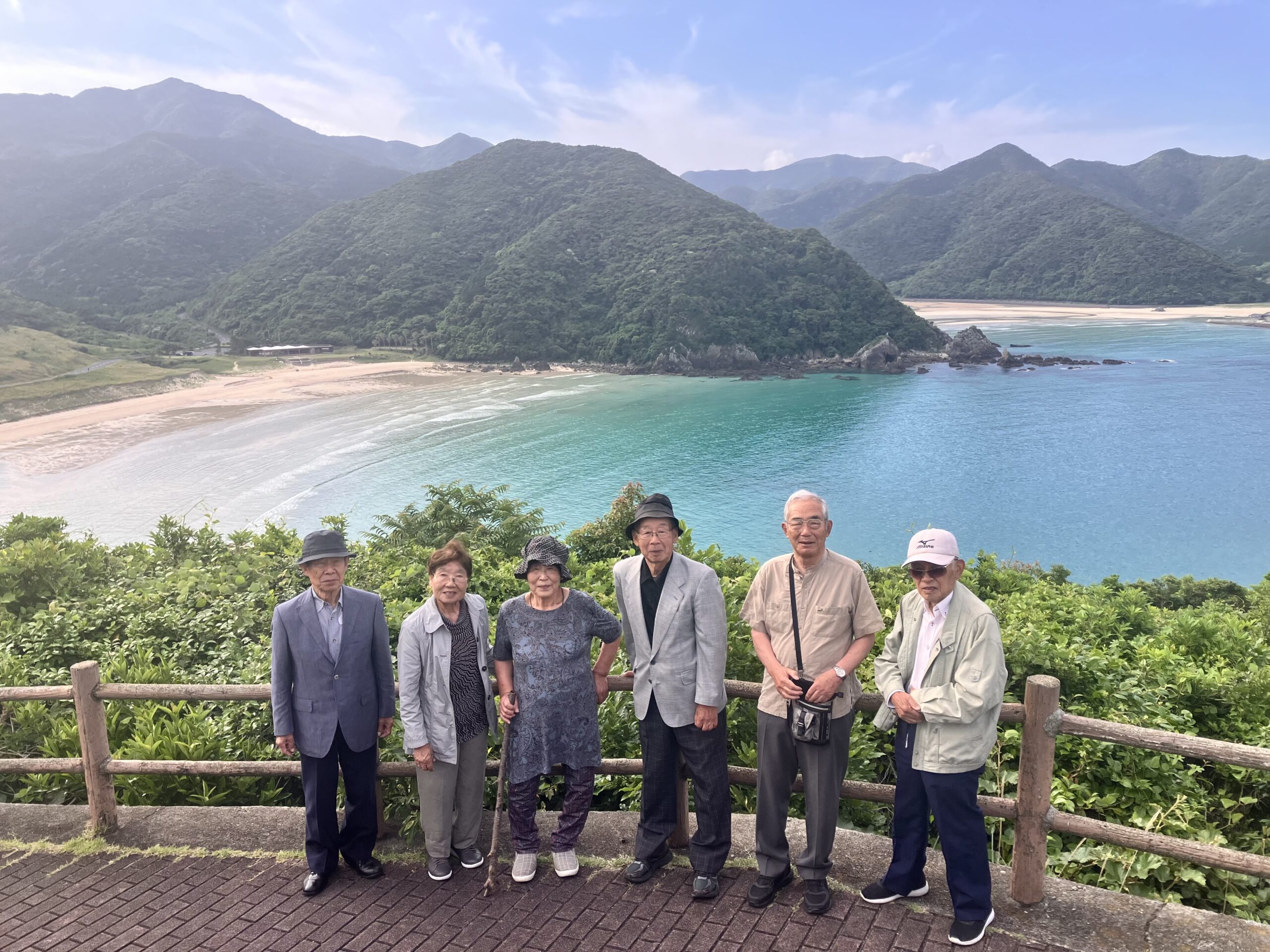 高浜海水浴場を見下ろす魚藍観音展望台