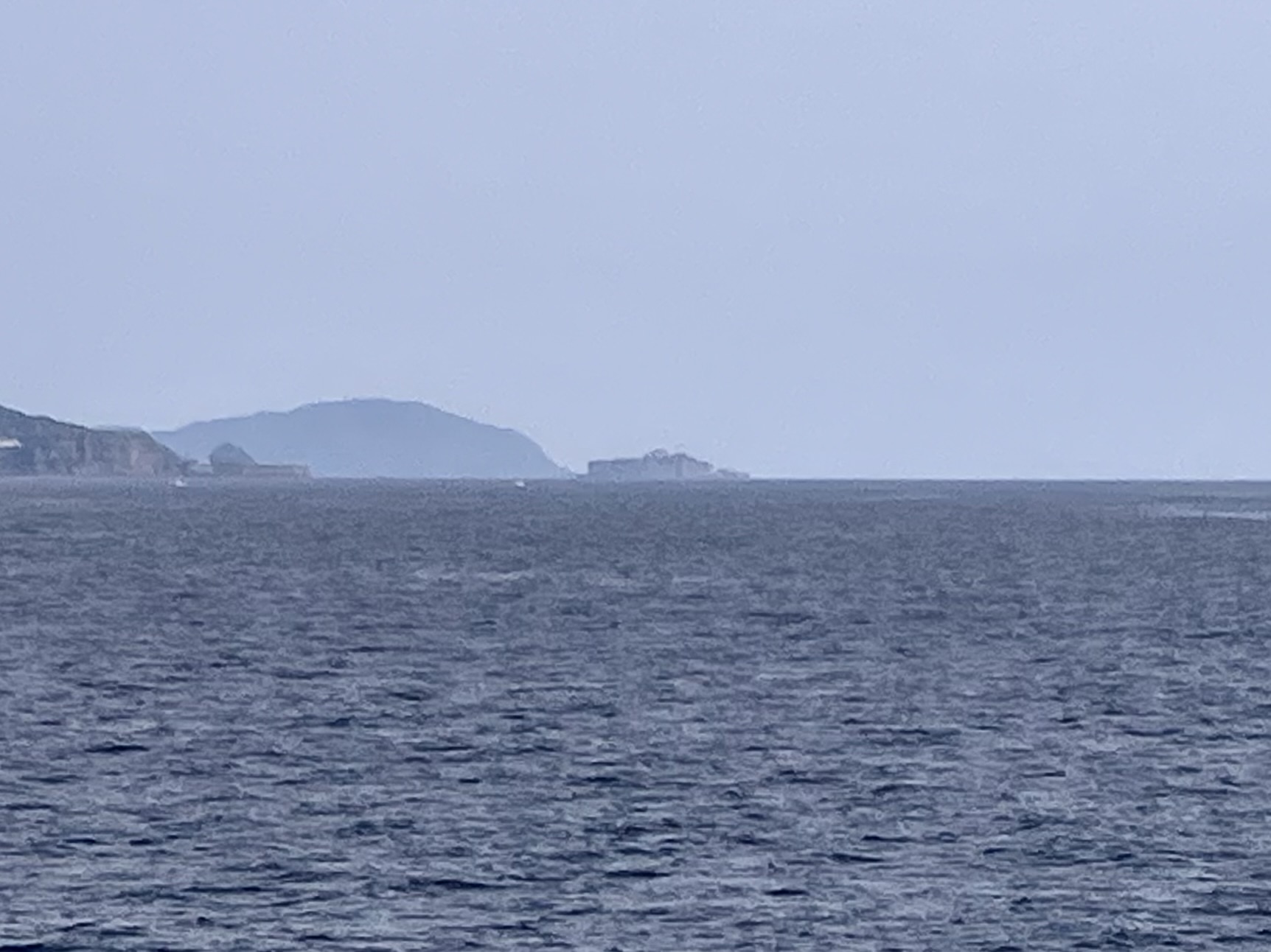 フェリーから見る軍艦島（端島）